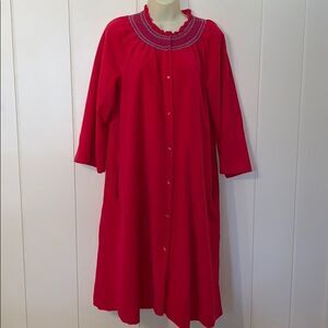 Vtg‎ Vanity Fair red velour snap up smocked robe